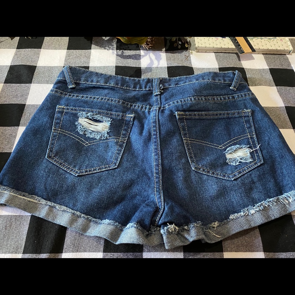 Shorts - Picture 2 of 4